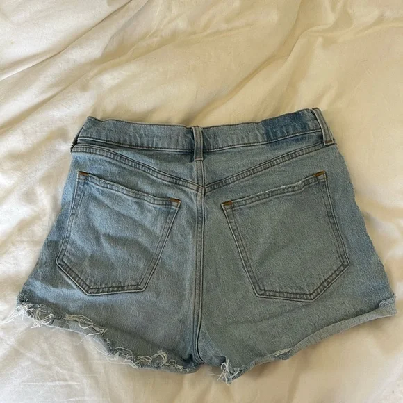Abercrombie Shorts (mom short, high rise size 6) - Picture 3 of 3